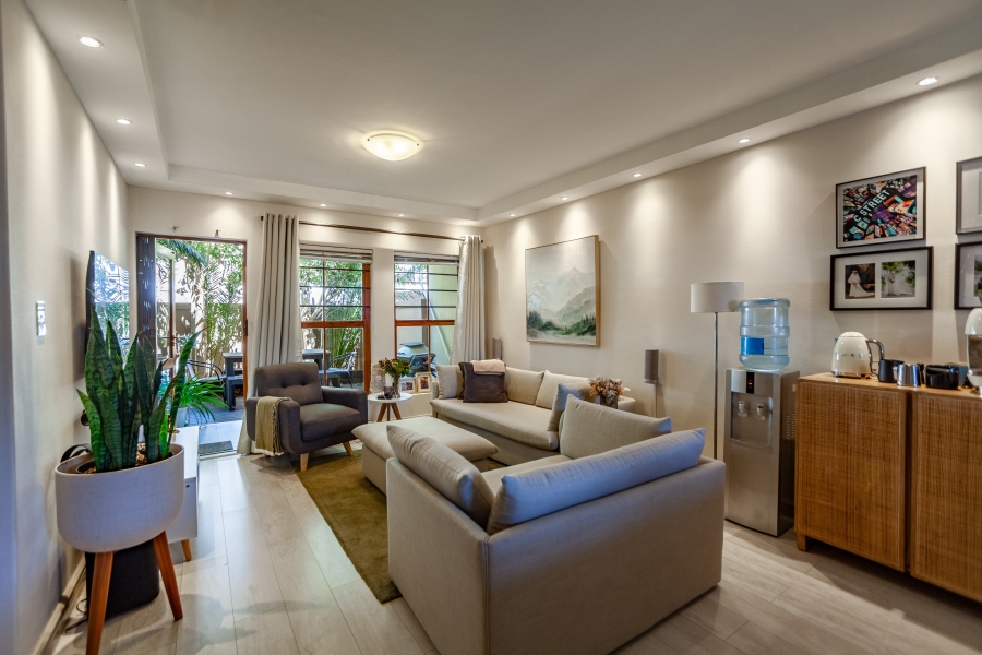 2 Bedroom Property for Sale in Sea Point Western Cape